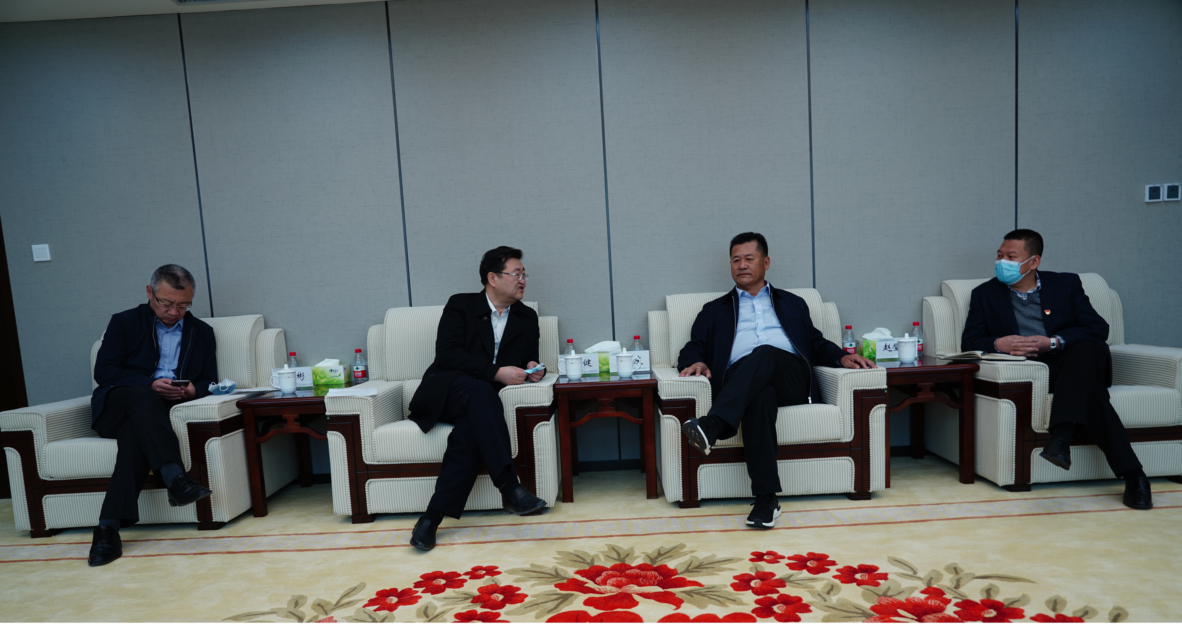 宋忠慶會見浙商銀行蘭州分行黨委書記、行長申健一行